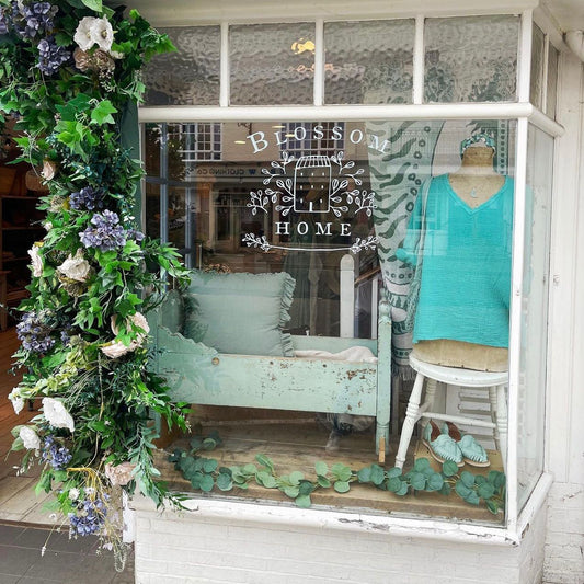 Creating a Timeless Look: Incorporating Vintage Pieces Into Your Modern Home Décor